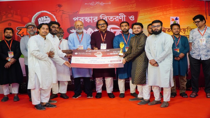 সমন্বিত সাংস্কৃতিক সংসদ (সসাস) আয়োজিত ‘রক্তিম জুলাই’ গান নির্মাণ প্রতিযোগিতার পুরস্কার বিতরণী অনুষ্ঠিত 