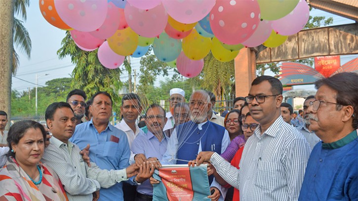 খুলনায় চলছে বিভাগীয় বই মেলা