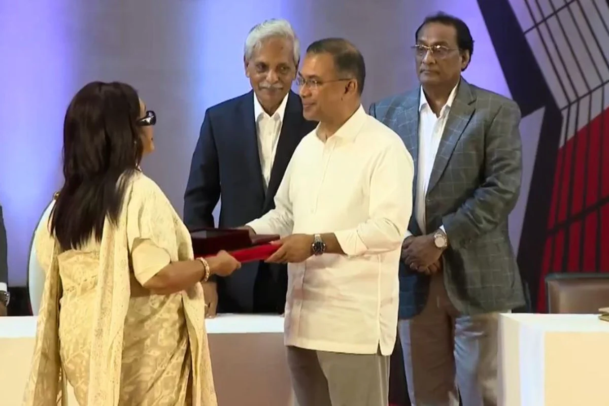 গৌরবের মঞ্চে একুশে পদক–২০২৬: কৃতীদের হাতে সম্মাননা তুলে দিলেন প্রধানমন্ত্রী